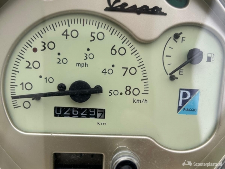Vespa LX 50 wit